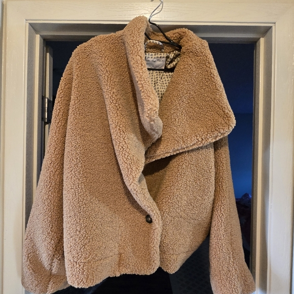 We The Free, Short Sherpa Jacket In A Camel Color. NWOT. Never Worn. - Picture 1 of 5